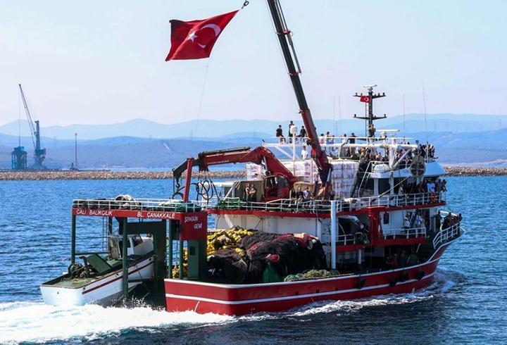 Çanakkale'de balıkçılar 'Vira bismillah' diyerek denize açıldı