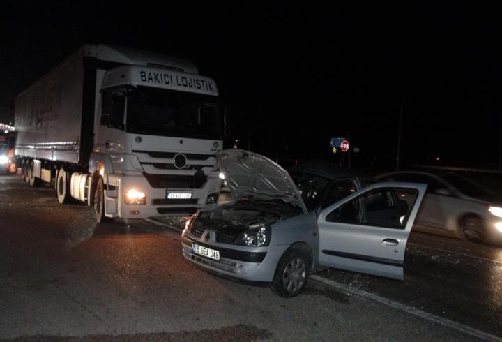 Kırıkkale'de TIR ile otomobil çarpıştı: 6 yaralı