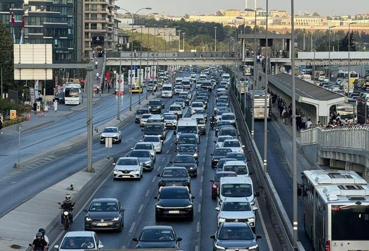 İstanbul trafiğinde okullarda uyum haftası yoğunluğu