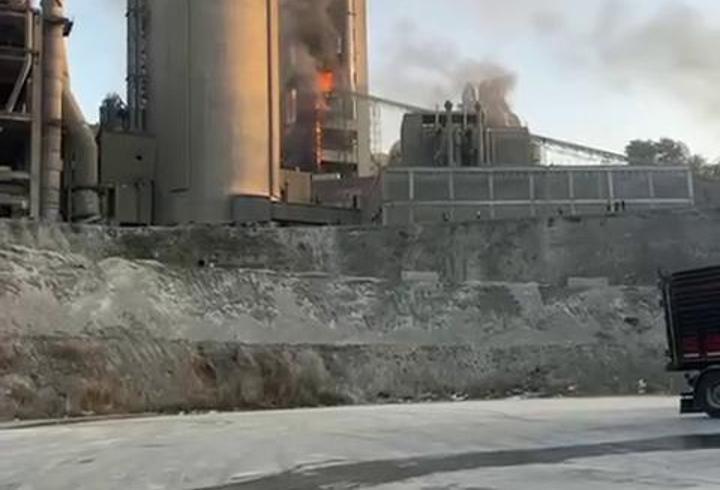 Çimento fabrikasında çıkan yangın, söndürüldü