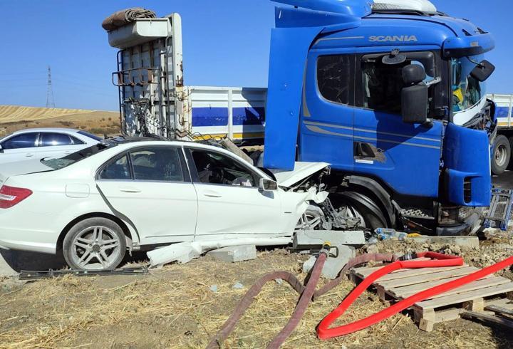 TIR’la çarpışan otomobilin sürücüsü yaralandı