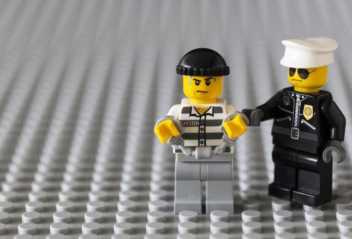 Avustralya'da ev baskınında şok! 163 bin dolarlık lego ve oyuncak bulundu...