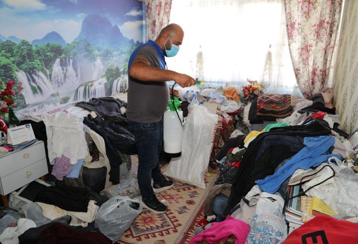 Eskişehir'de müstakil evden 1 ton çöp çıkarıldı