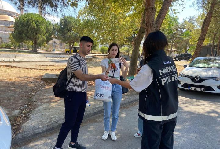 Bursa’da narkotik polisi 5 günde 5 bin 246 kişiyi bilgilendirdi