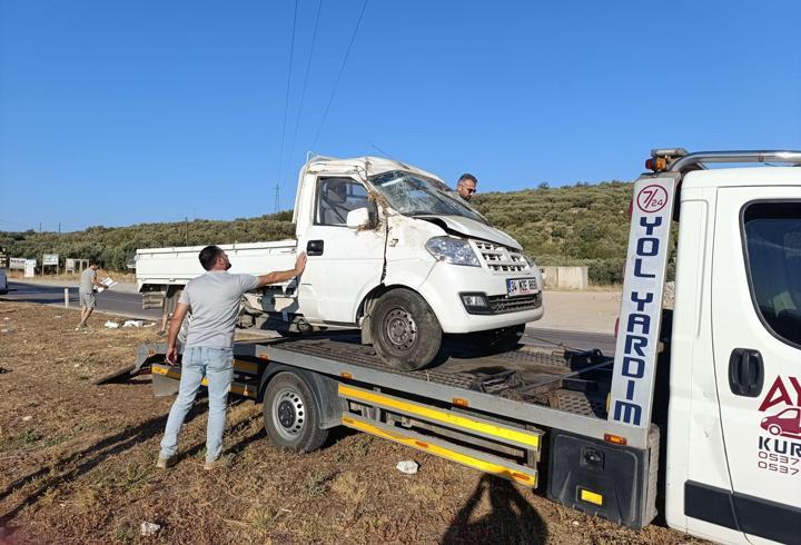 Beyaz eşya yüklü kamyonet devrildi: 1 yaralı