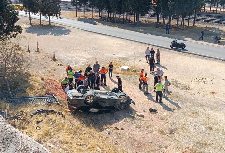 Gaziantep’te şarampole devrilen otomobilin sürücüsü yaralandı