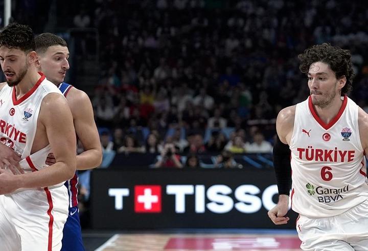 12 Dev Adam, son 16’ya lider gidiyor! Sırbistan’ı da devirdik