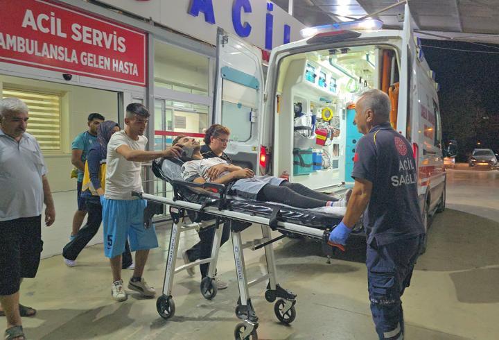 Halı saha maçında başına taşla vurularak ağır yaralandı