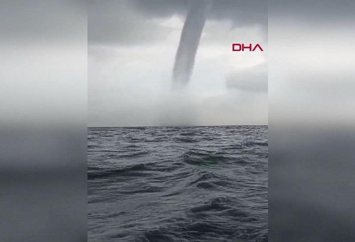 Hatay'da denizde oluşan hortum kamerada