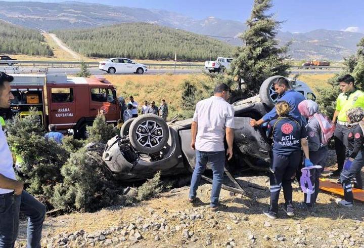 Gaziantep’te otomobil şarampole devrildi: 3 yaralı