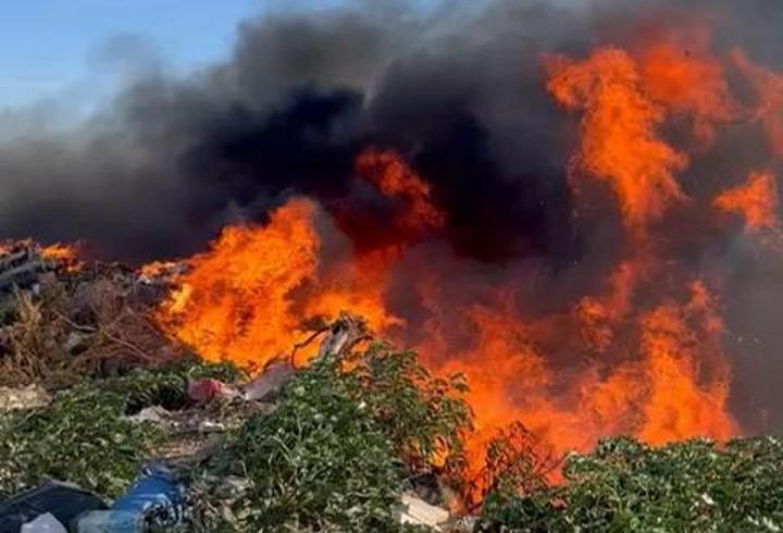 Marmara Adası'ndaki çöplük yangını 2 saatte söndürüldü