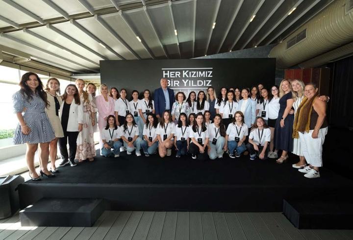6500 kız öğrenciye Mercedes'ten burs