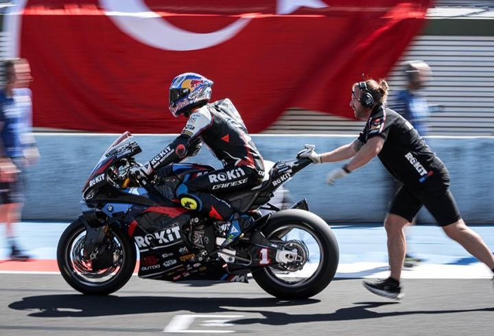 Millî motosikletçi Toprak Razgatlıoğlu, Fransa'da 3'te 3 yaptı