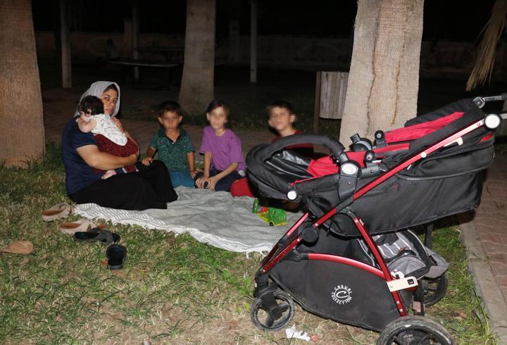 Evini lağım suyu bastı, 4 çocuğuyla sokakta kaldı