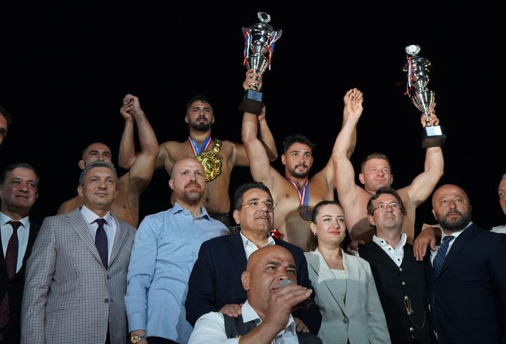 Elmalı’da başpehlivan Enes Doğan