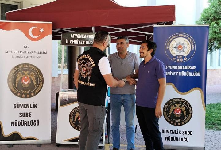 Polisten öğrenciler ve velilerine bilgilendirme