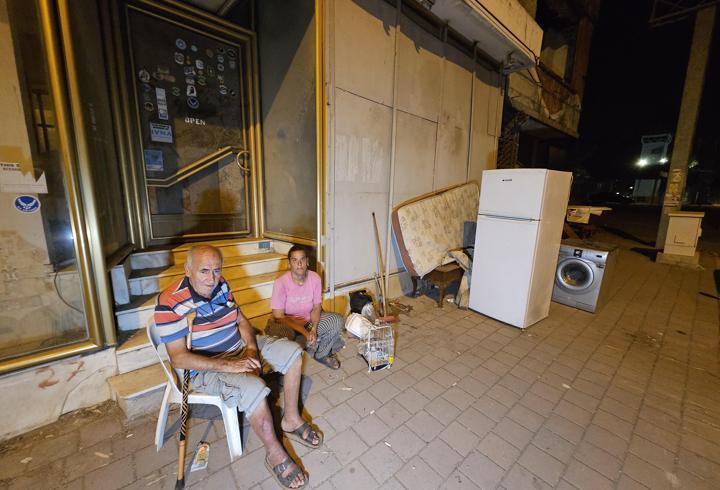 Tuttukları evden 3 gün sonra çıkarılan aile sokakta kaldı