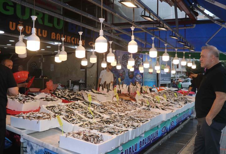 Rize’de balık tezgahları bollukla şenlendi