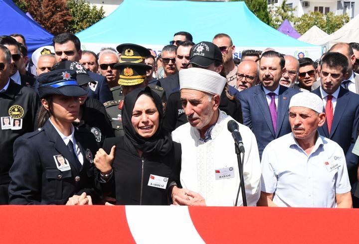 İzmir'de şehit 2 polis için tören