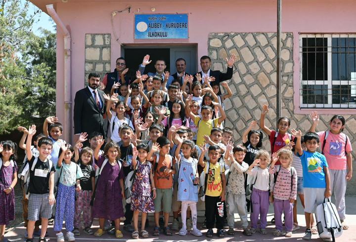 Derik’te öğrencilere eğitim desteği