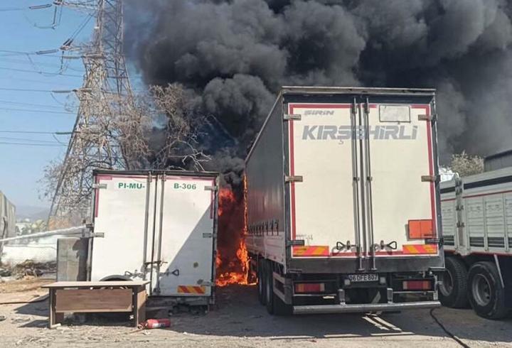 İzmir'de TIR garajında yangın