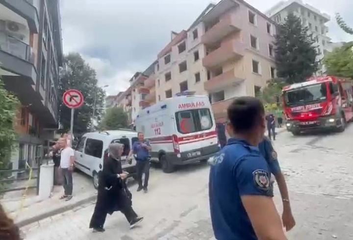 SON DAKİKA... Küçükçekmece'de 5 katlı binada yangın