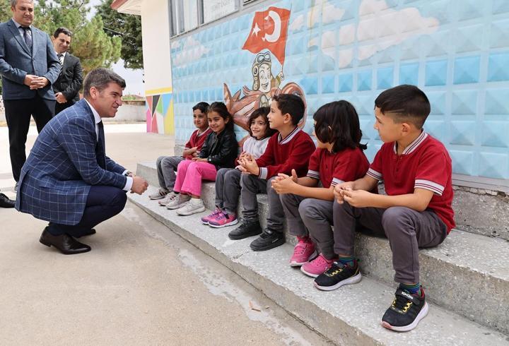 Amasya Valisi Bakan, Merzifon’da temaslarda bulundu