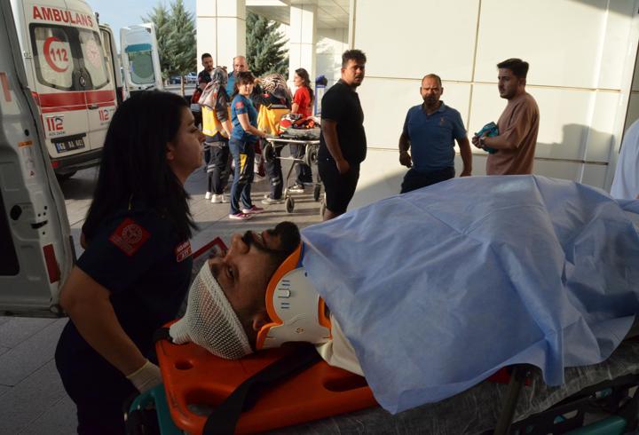 Otomobil şarampole devrildi: 5 yaralı