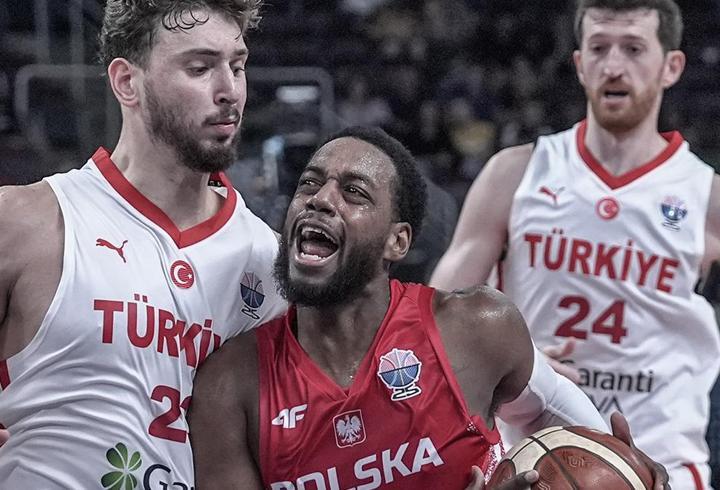 Anadolu Efes, Jordan Loyd'u kadrosuna katıyor