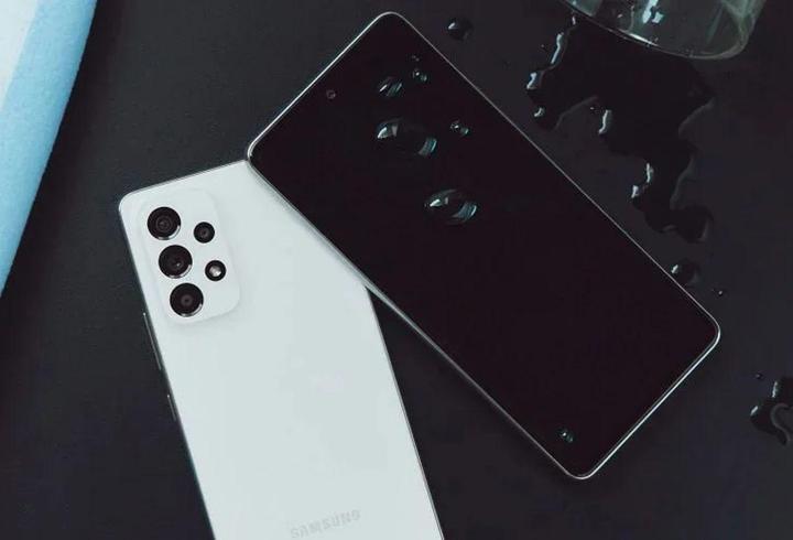 Öğrenciler için akıllı telefon yasakları yayılıyor