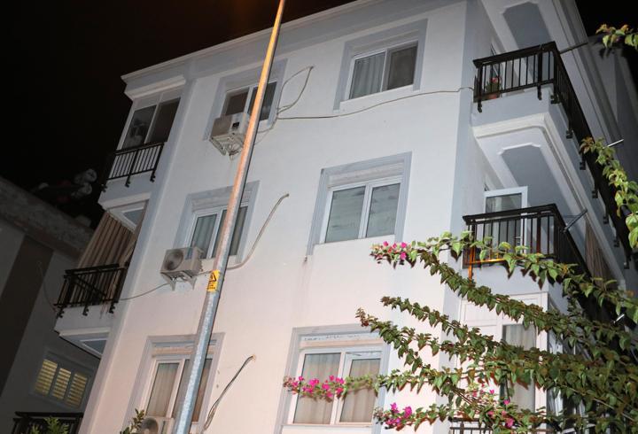 Çıkan tartışmada tabancayla komşularını yaraladı