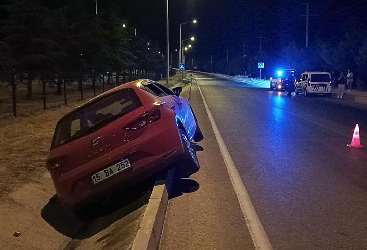 Refüje giren otomobilde 1 yaralı