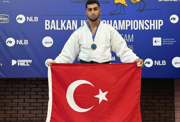 Yunusemreli Enes'ten bronz madalya