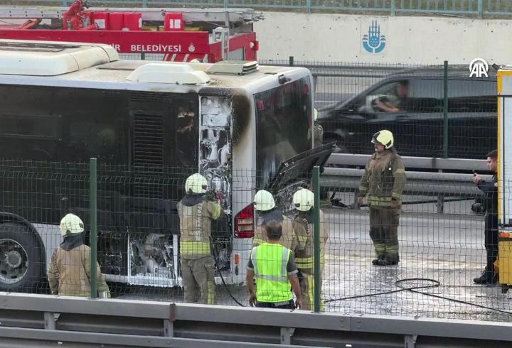 İstanbul'da metrobüs yangını