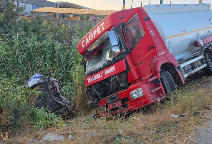 Aydın'da tanker ile minibüs çarpıştı: 3 yaralı
