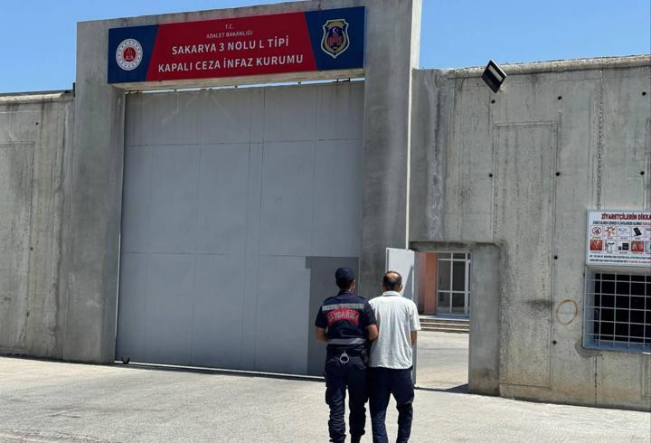 Sakarya'da 2 hükümlü ve 1 şüpheli, tutuklandı