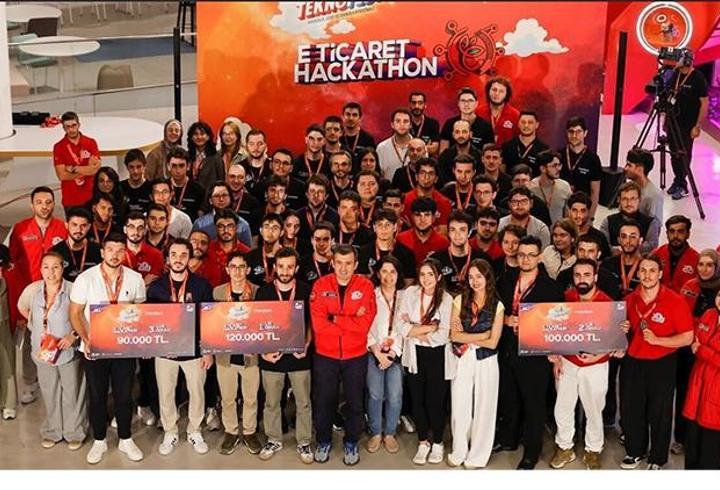 E-Ticaret Hackathonu’nda kazananlar ödüllerine kavuştu