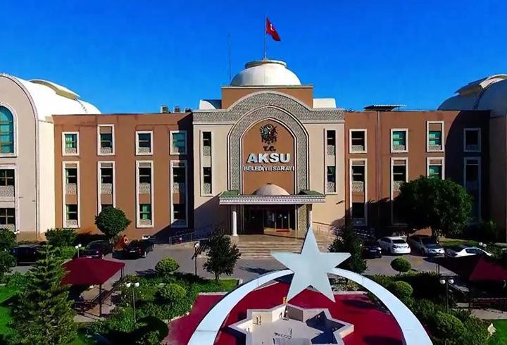 Aksu Belediyesi'nde istifa depremi