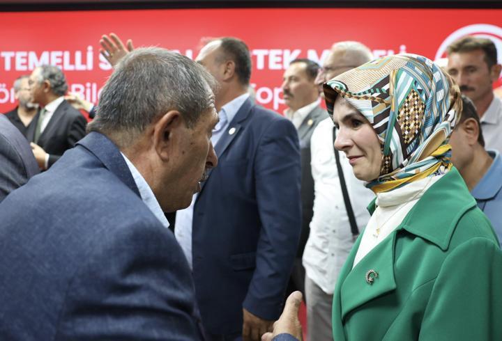 Bakan Göktaş, muhtarlarla bir araya geldi