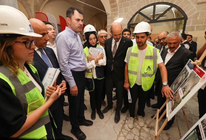 Bakan Kurum: Her evde huzuru, mutluluğu görene kadar mücadele edeceğiz