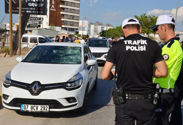 Baba ve oğlunun yaralandığı kaza kamerada