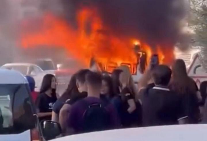 Mersin'de öğrenci servisi yandı