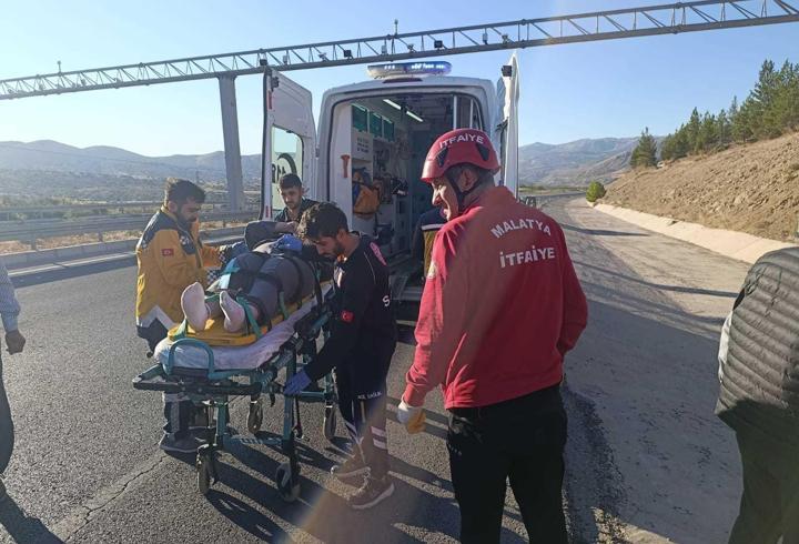 Malatya'da otomobil devrildi:3 yaralı 