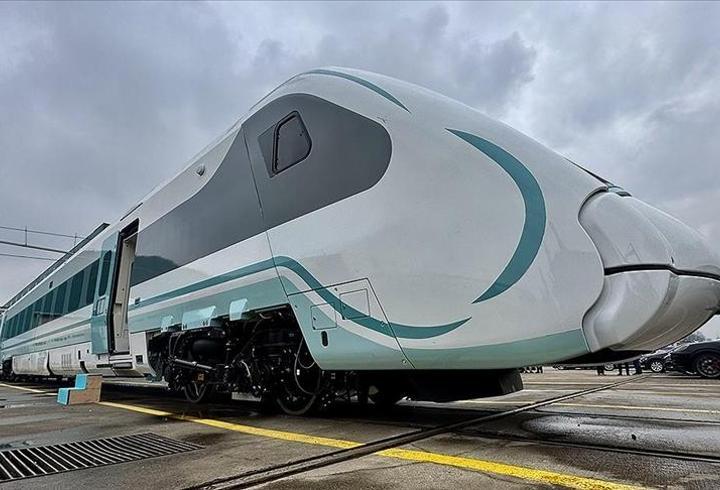 Bakan Uraloğlu duyurdu! Demir yolu araçlarında güneş enerjisi dönemi başladı