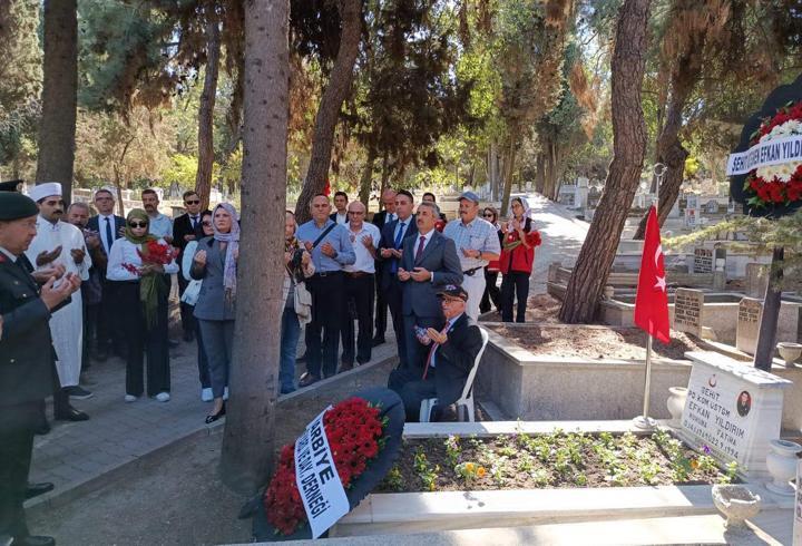 Edirne'de şehit Yıldırım ve Tunca kabirleri başında anıldı