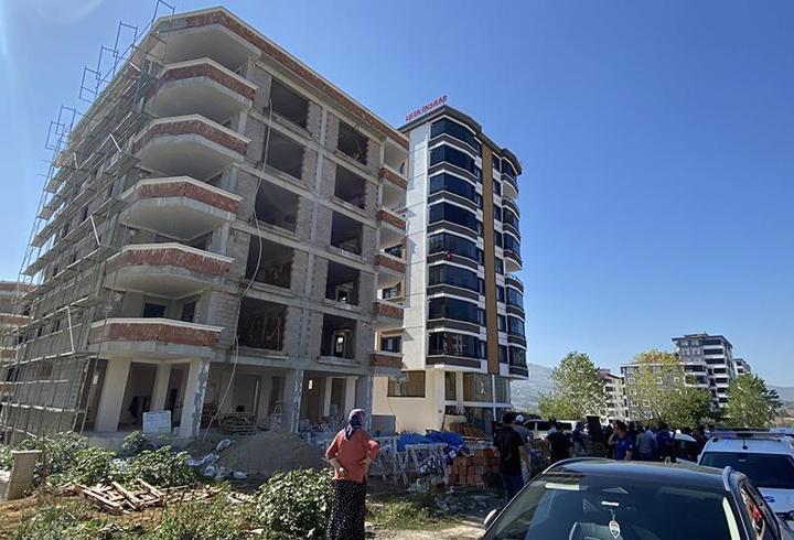 Asansör boşluğuna düşen işçi hayatını kaybetti