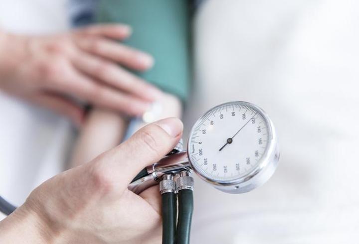 Estetik, Plastik ve Rekonstrüktif Cerrahi Uzmanı Doç. Dr. Güncel Öztürk, rinoplasti sonrası yalnızca burun şeklinin değil, yüz ifadesi, duruş, hatta psikososyal algının da nasıl değişebileceği konusunda merak edilenleri anlattı.7