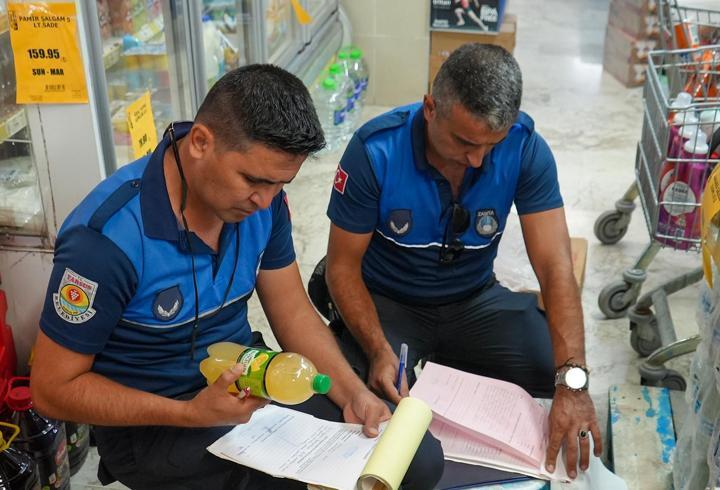 Tarsus’ta halk sağlığını tehdit eden ürünler imha edildi