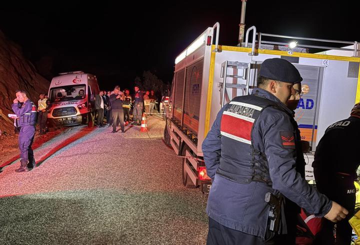 Sivas'ta otomobil uçuruma yuvarlandı: 4 ölü