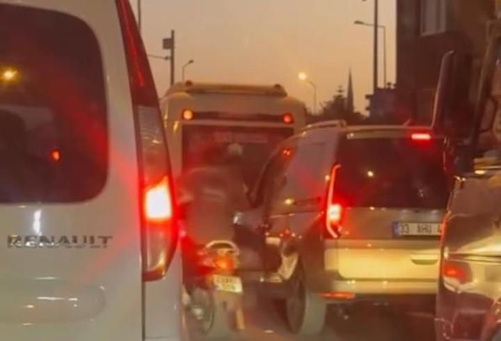 Mersin’de trafik kavgası kamerada